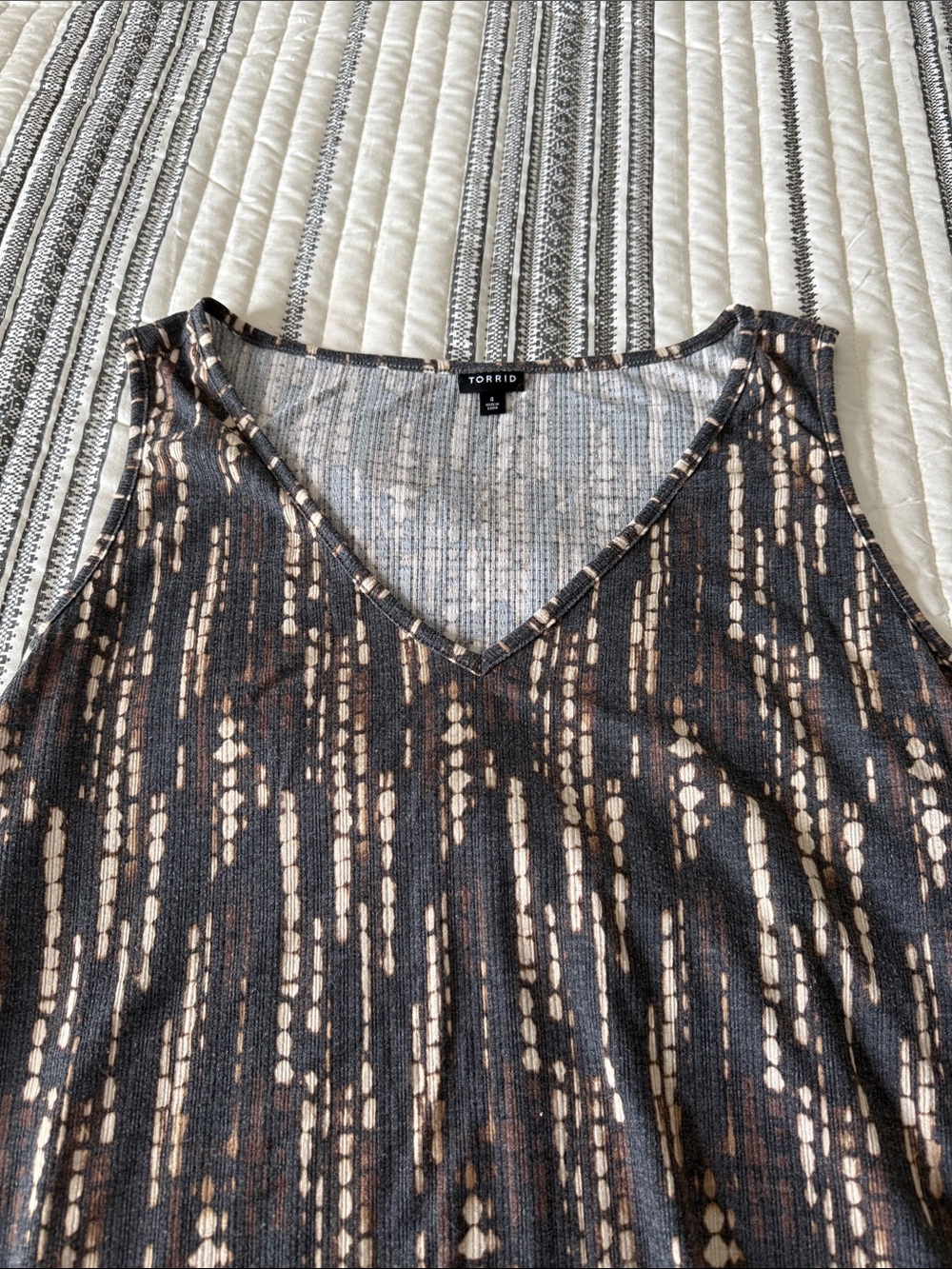 torrid Black & Cream Ribbed V-Neck Tank with Brown Accents
